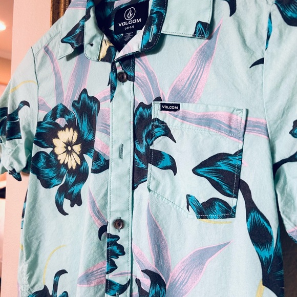 Volcom Boy’s Tropical Floral Shirt - Picture 3 of 6